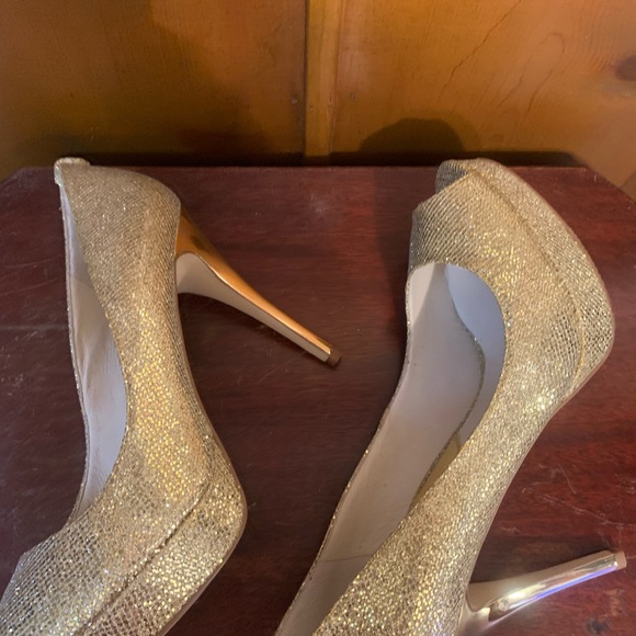 Kept in original box, classy, Michael Kors beautiful high heels. GREAT condition - Picture 13 of 14